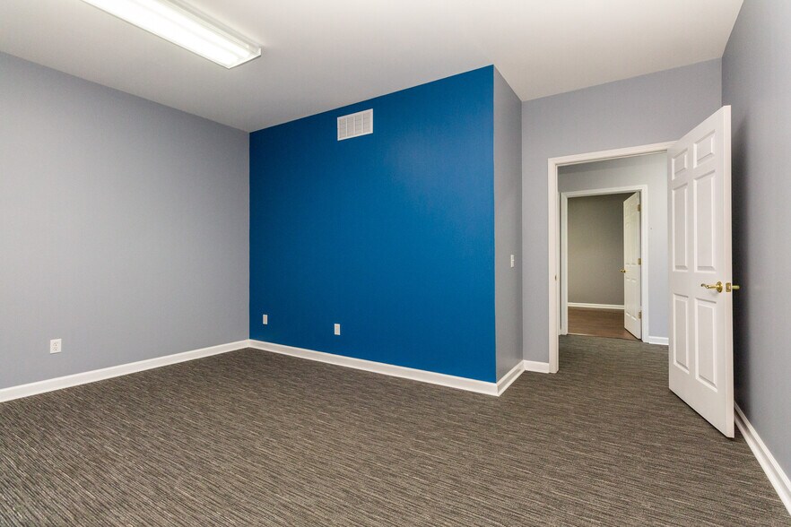 More Photos Of 208 W Highland Rd, Highland Medical For Sale