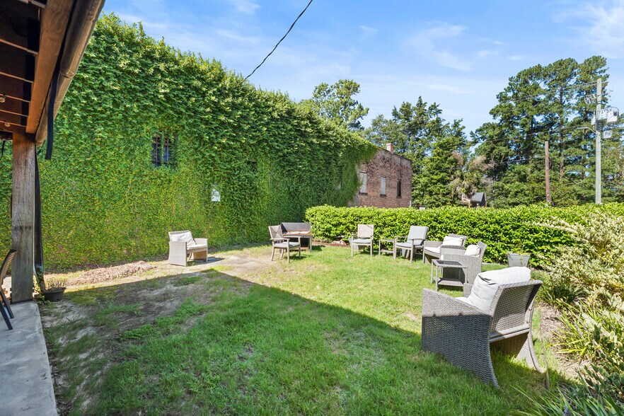 More Photos Of 219-221 N Parler Ave, Saint George Restaurant For Sale