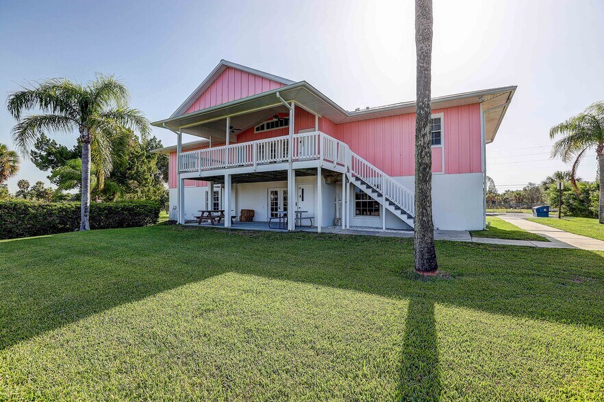 More Photos Of 3263 Shoal Line Blvd, Hernando Beach Office For Lease