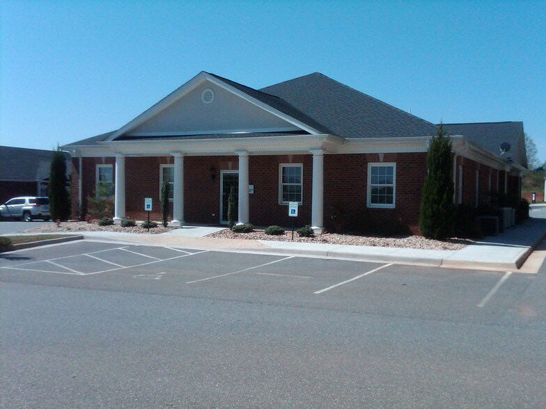 Primary Photo Of 203 Archway Ct, Lynchburg Medical For Lease