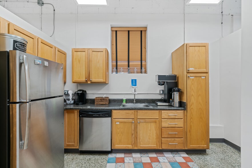 More Photos Of 630 S Cooper St, Memphis Office For Lease