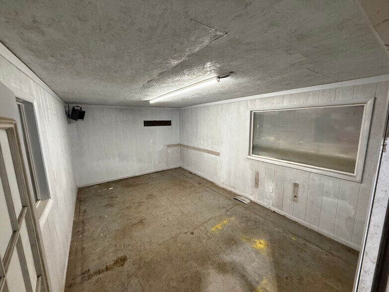 More Photos Of 3122 South Ave, Toledo Manufacturing For Lease