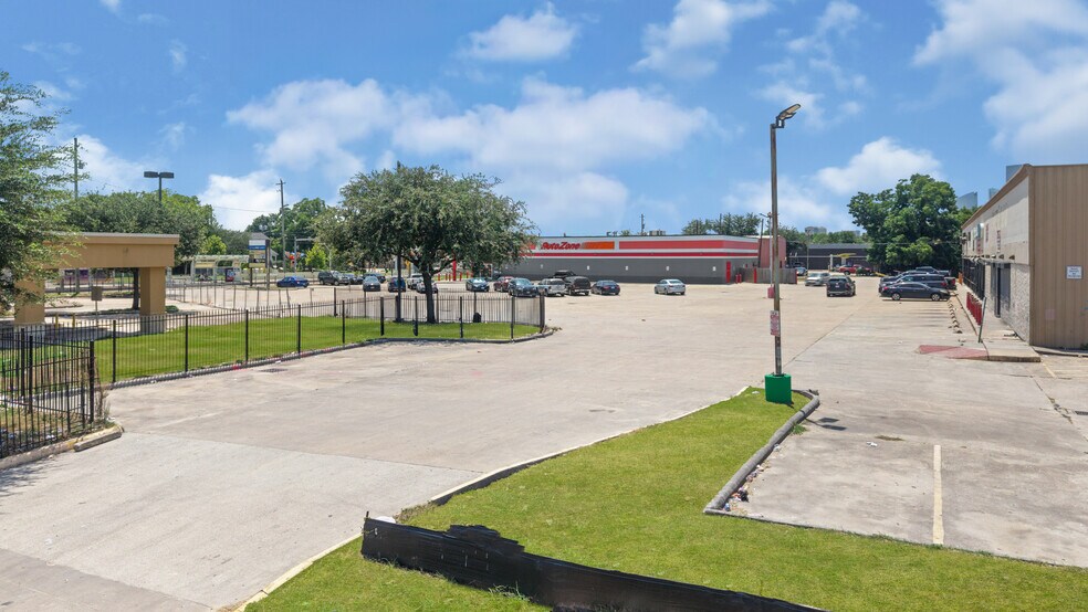 More Photos Of 2601-2619 Fulton St, Houston Unknown For Lease