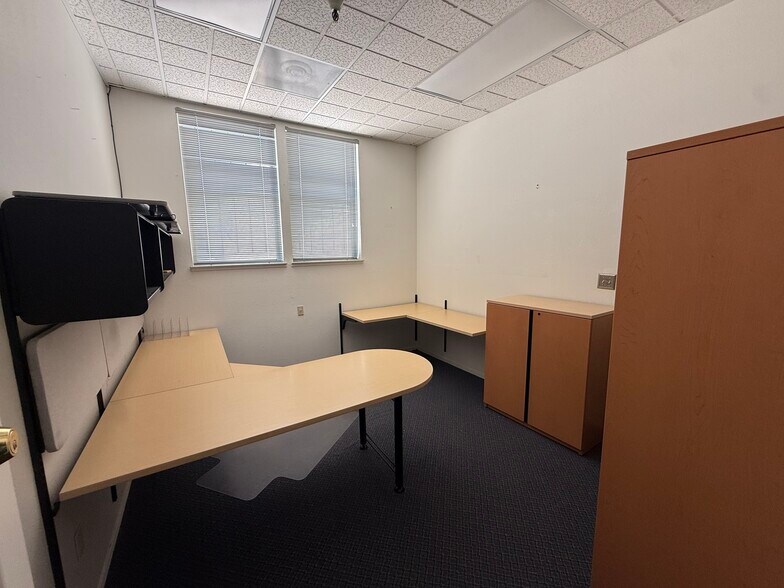 More Photos Of 1420 W Kettleman Ln, Lodi Unknown For Lease