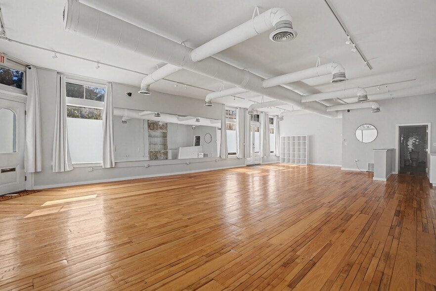 More Photos Of 2323 Barnard St, Savannah Storefront Retail Office For Lease