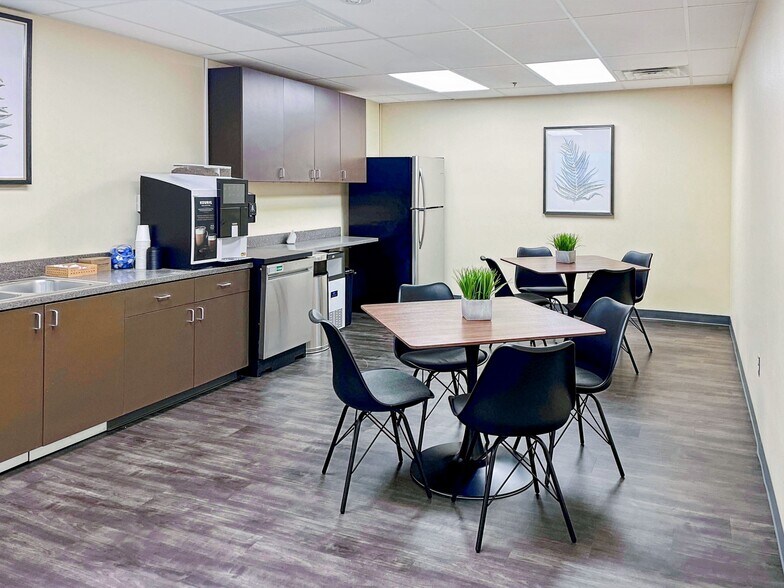 More Photos Of 4220 S Maryland Pky, Las Vegas Coworking Space