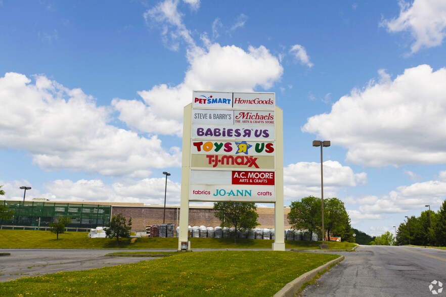 More Photos Of 88 Dunning Rd, Middletown Unknown For Lease