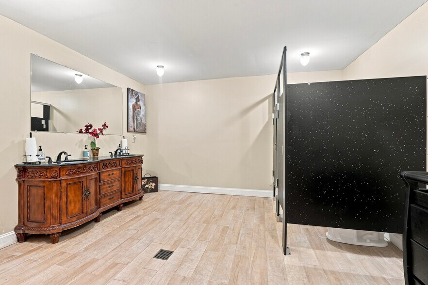 More Photos Of 5928 Master St, Philadelphia Specialty For Sale