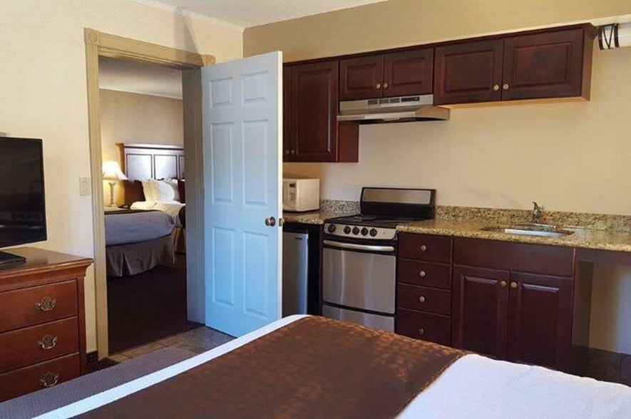 More Photos Of 701 Redwood Dr, Garberville Hotel For Sale