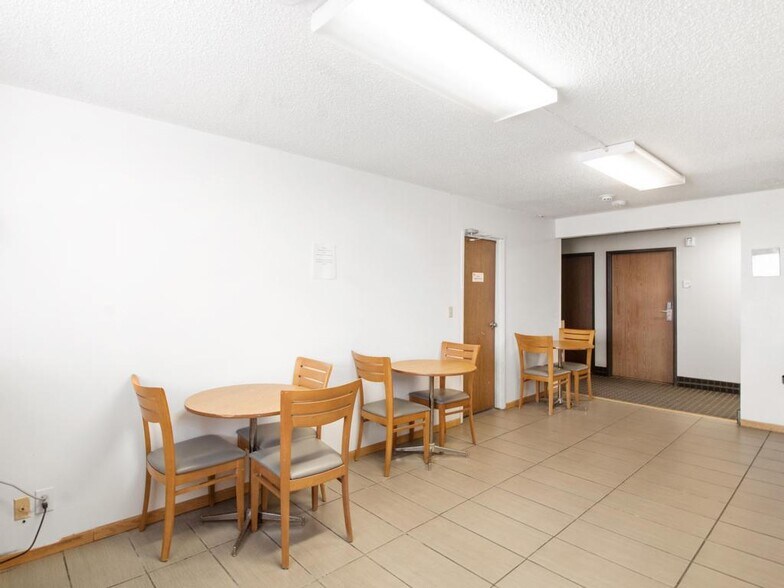 More Photos Of 1419 W 3rd St, Alliance Hotel For Sale