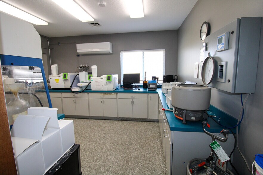 More Photos Of 5640 44th Ave S, Clinton Industrial For Sale