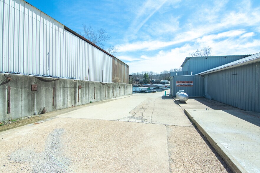 More Photos Of 1002 Susan Rd, Lake Ozark Warehouse For Sale