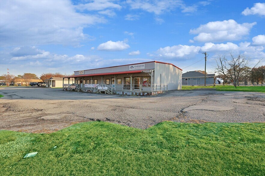 More Photos Of 317 W FM 120, Pottsboro General Retail For Sale