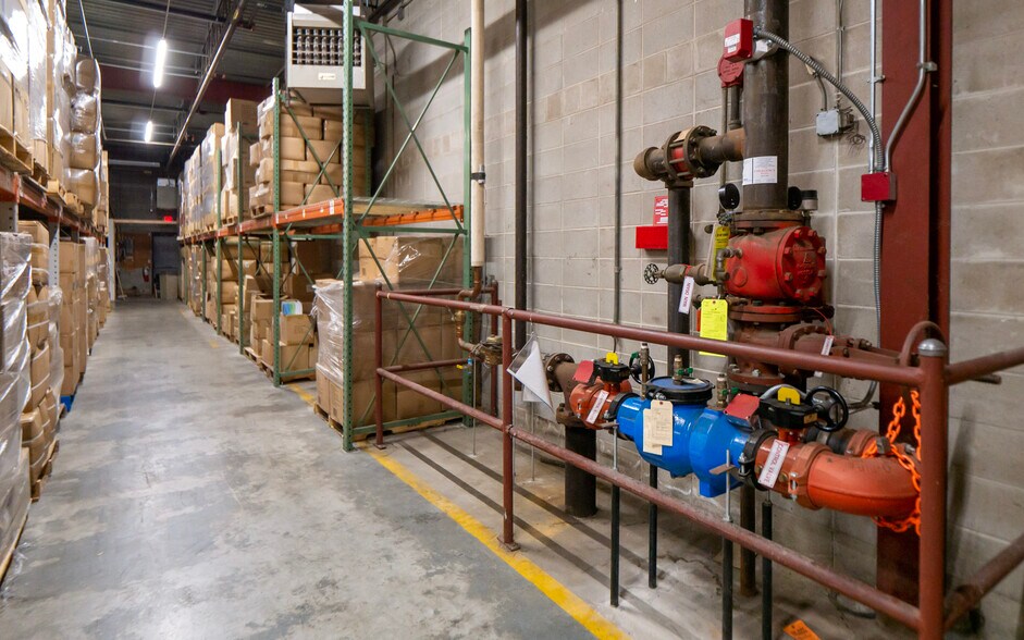 More Photos Of 72 Johnny Cake Hill Rd, Middletown Distribution For Sale
