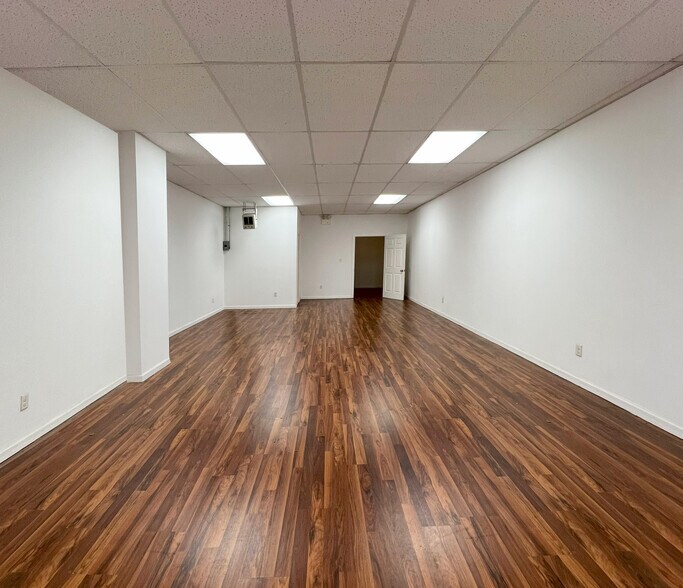 More Photos Of 295 Humboldt St, Brooklyn Storefront For Lease