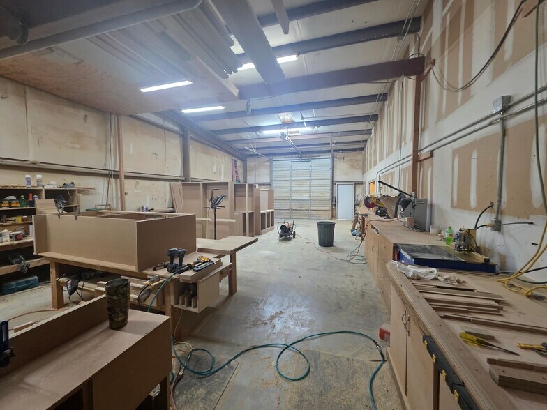 More Photos Of 6604 Windmill Way, Wilmington Industrial For Sale