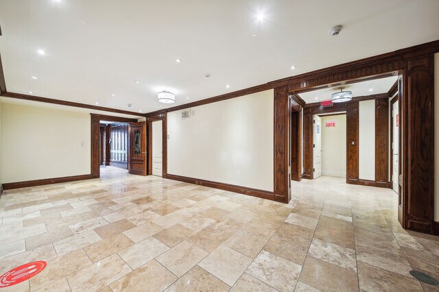 More Photos Of 3448 Rue Stanley, Montréal Office For Sale