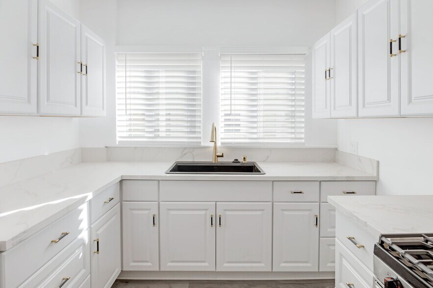 More Photos Of 548 N Kenmore Ave, Los Angeles Multifamily For Sale