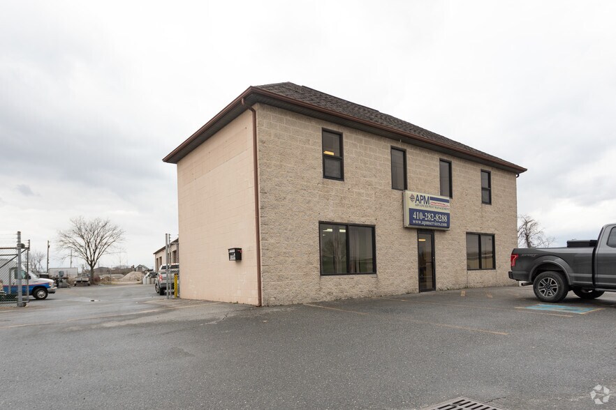 More Photos Of 2819 North Point Blvd, Dundalk Unknown For Lease