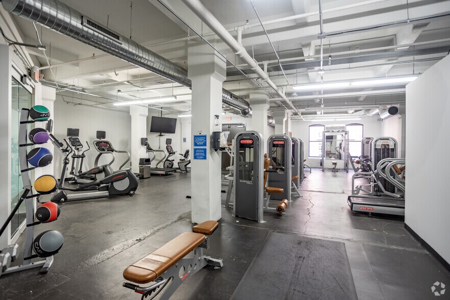 More Photos Of 701 Seneca St, Buffalo Light Manufacturing For Lease