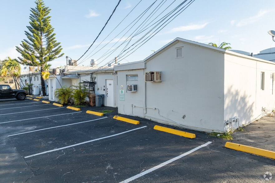 More Photos Of 1200-1220 S Federal Hwy, Dania Unknown For Lease