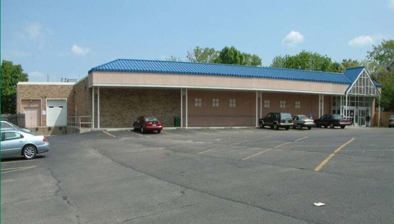 More Photos Of 5229 Montgomery Rd, Cincinnati Freestanding For Lease