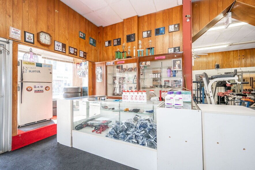 More Photos Of 6017-6019 Vine St, Cincinnati General Retail For Sale