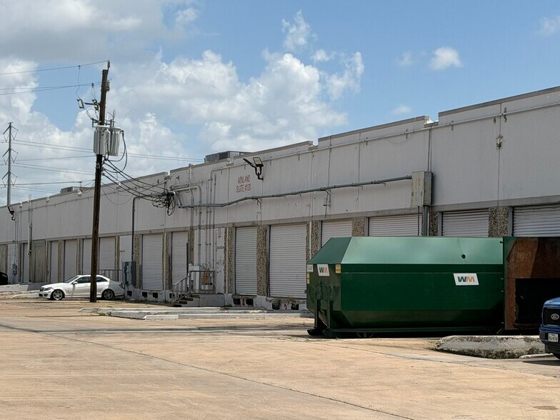 More Photos Of 5803 Sovereign Dr, Houston Warehouse For Lease