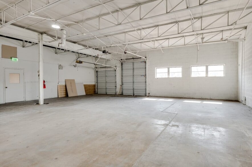 More Photos Of 5131 Sharp St, Dallas Warehouse For Sale