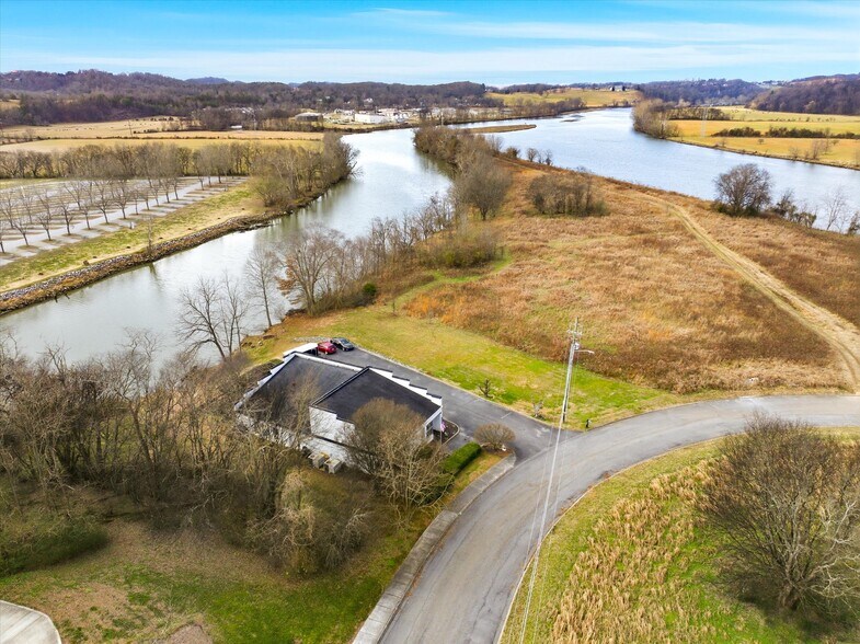 More Photos Of 2376 Business Center Cir, Sevierville Freestanding For Sale