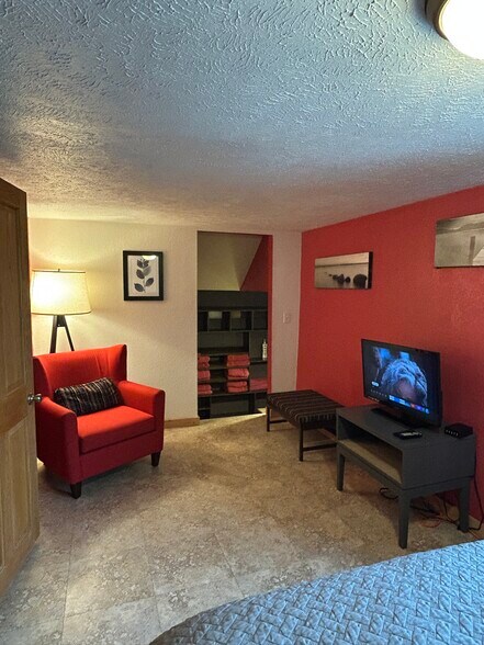More Photos Of 332 E Onota St, Munising Hotel For Sale