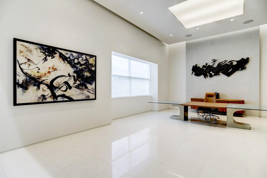 More Photos Of 3367 N Sam Houston Pky W, Houston Warehouse For Lease