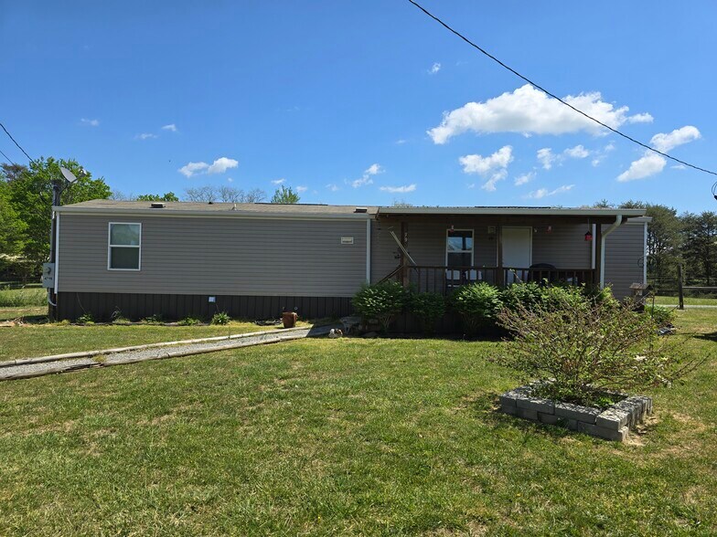 More Photos Of 13 Evergreen Cir, Dunlap Trailer Camper Park For Sale