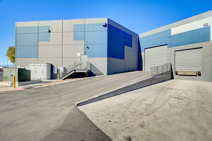 More Photos Of 3908 Civic Center Dr, North Las Vegas Distribution For Lease