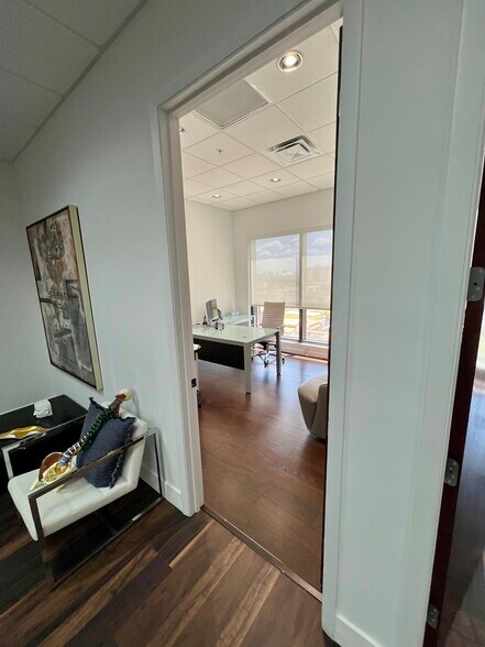 More Photos Of 2020 Ponce De Leon Blvd, Coral Gables Office For Lease