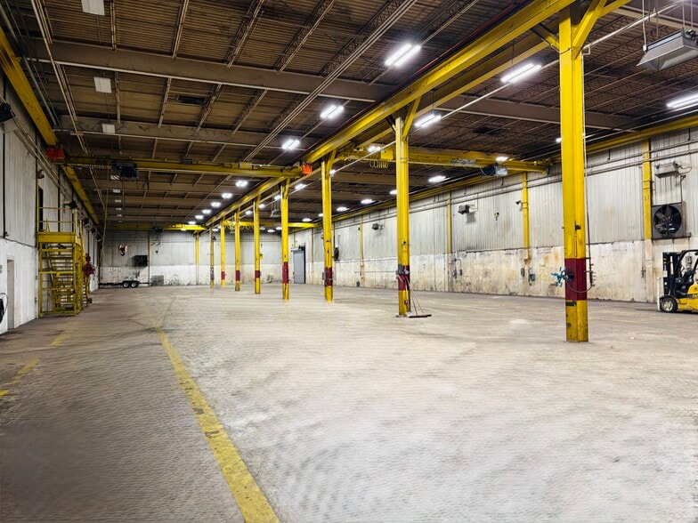 More Photos Of 315 E St, Hampton Warehouse For Lease