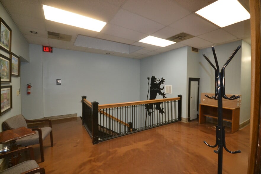 More Photos Of 76-80 S Grove Ave, Elgin Office For Lease