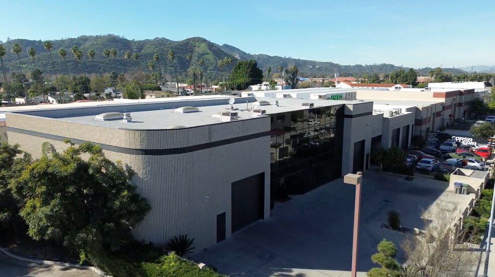 More Photos Of 1521 Railroad St, Glendale Warehouse For Lease