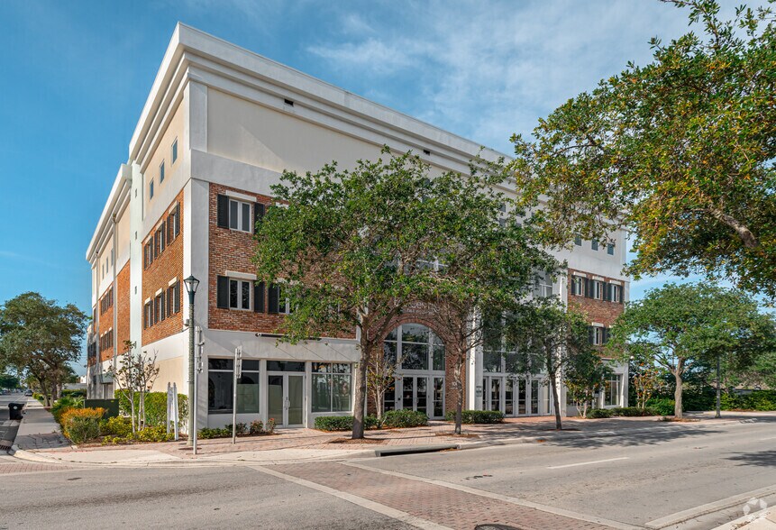 More Photos Of 1005 Lake Ave, Lake Worth Office For Lease