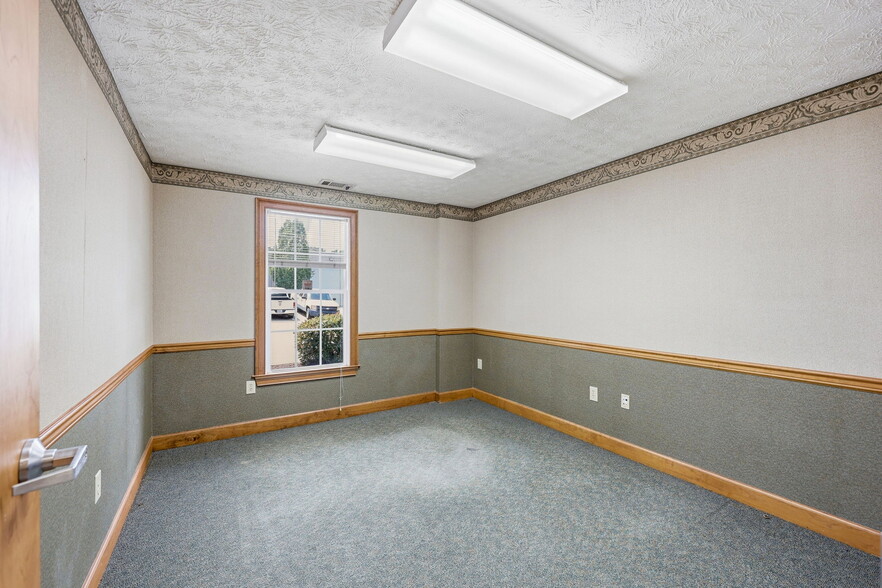 More Photos Of 1655 Oakbrook Dr, Gainesville Flex For Lease