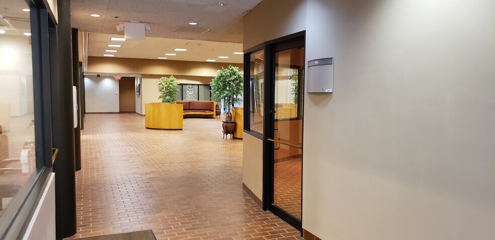 More Photos Of 1425 N McLean Blvd, Elgin Medical For Sale