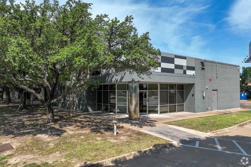 More Photos Of 10105 W Technology Blvd, Dallas Industrial For Sale