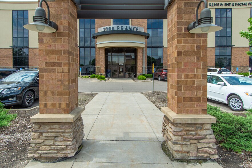 More Photos Of 7300 France Ave S, Edina Medical For Lease