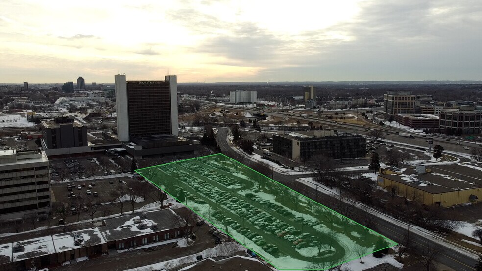 More Photos Of 5700 W 78th St, Minneapolis Parking Lot For Sale