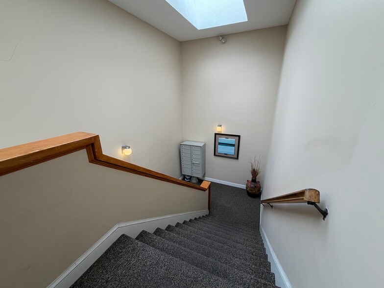 More Photos Of 615 Jefferson Blvd, Warwick Office For Sale