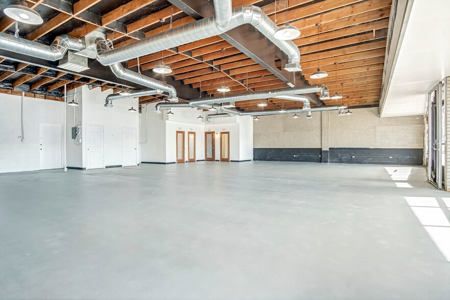 More Photos Of 901 N Maclay Ave, San Fernando Freestanding For Lease