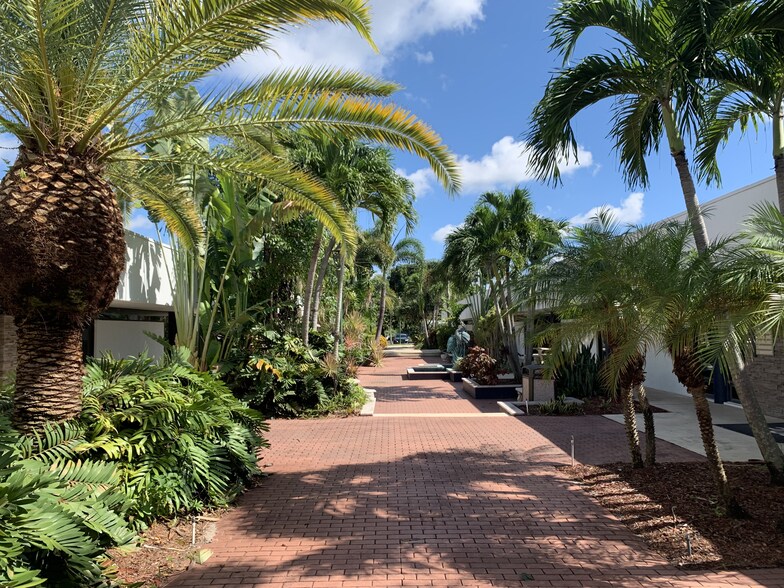 More Photos Of 1551 Forum Pl, West Palm Beach Office For Lease