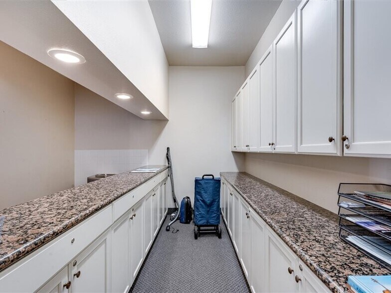 More Photos Of 1105 University St, Healdsburg Religious Facility For Sale