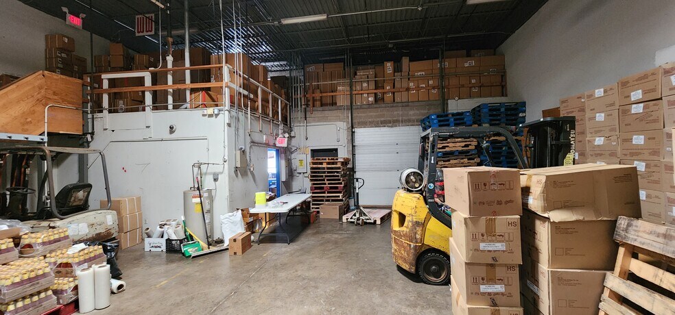 More Photos Of 226-262 Prestige Park Rd, East Hartford Light Distribution For Lease