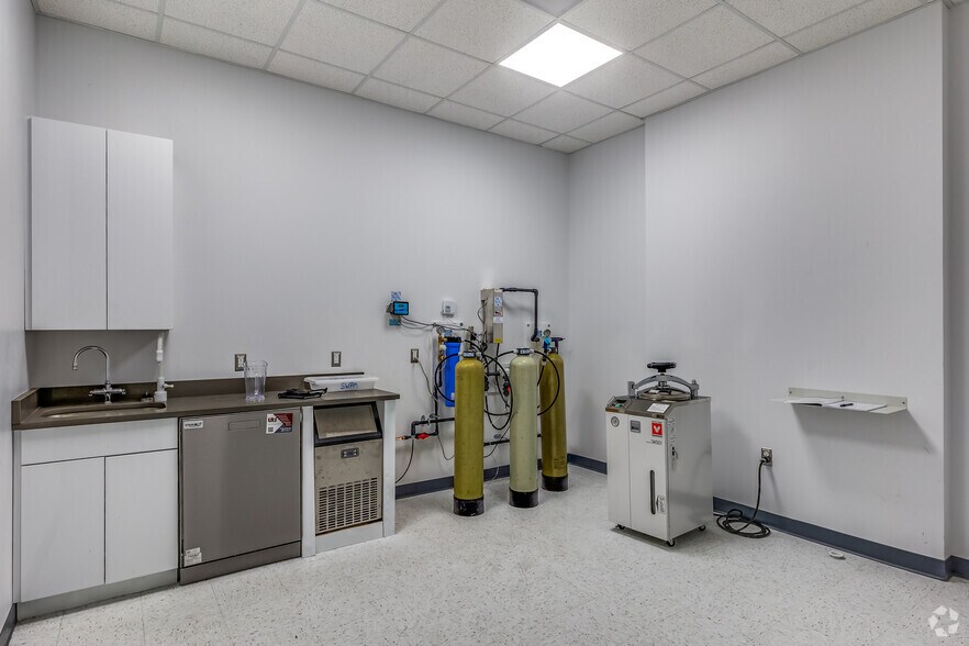 More Photos Of 12358 Parklawn Dr, North Bethesda Office For Lease